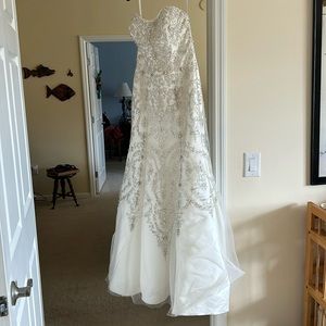 Strapless wedding dress worn once